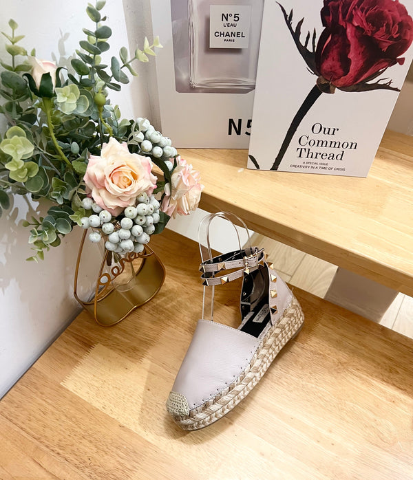 Valentino Rockstud Espadrille Sandals Beige Gray Leather 240598