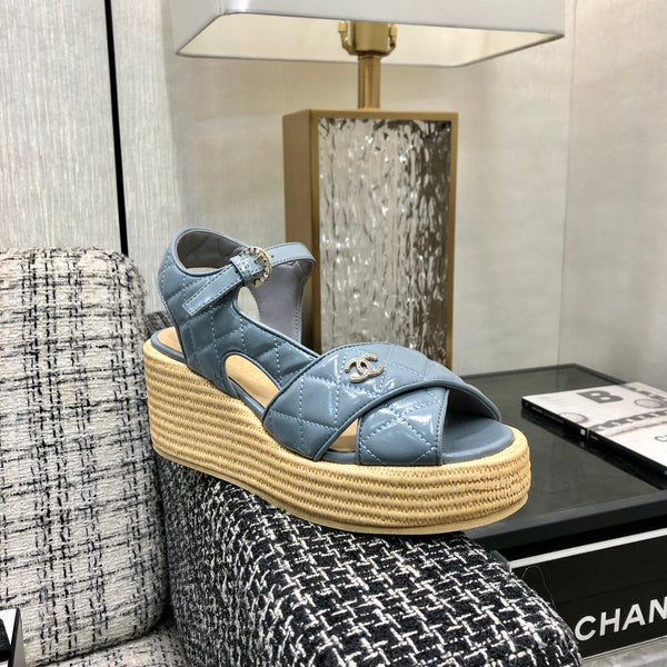 PEEP-TOE THICK SOLE SANDALS IN STONE BLUE PATENT LAMBSKIN