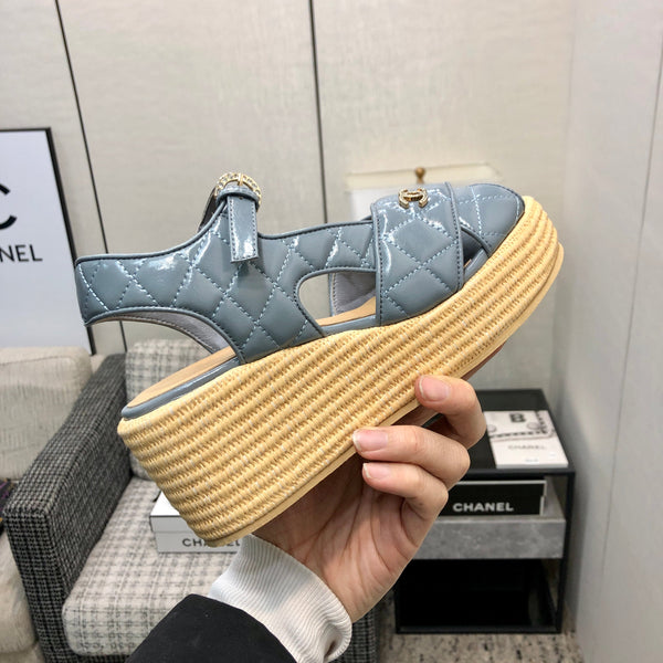 PEEP-TOE THICK SOLE SANDALS IN STONE BLUE PATENT LAMBSKIN