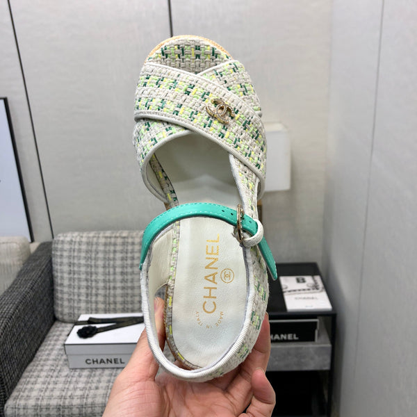 PEEP-TOE THICK SOLE SANDALS IN WHITE MIX TEA GREEN WOVEN FABRIC