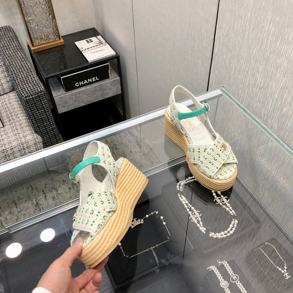 PEEP-TOE THICK SOLE SANDALS IN WHITE MIX TEA GREEN WOVEN FABRIC