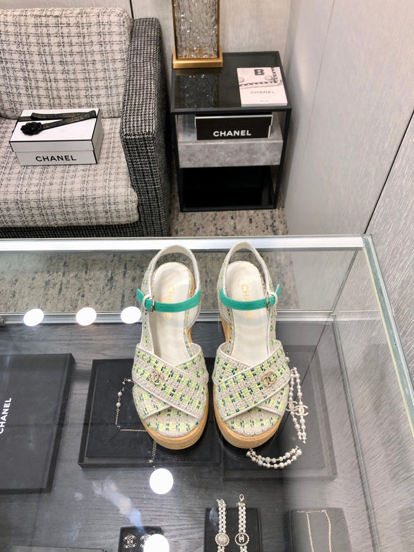 PEEP-TOE THICK SOLE SANDALS IN WHITE MIX TEA GREEN WOVEN FABRIC