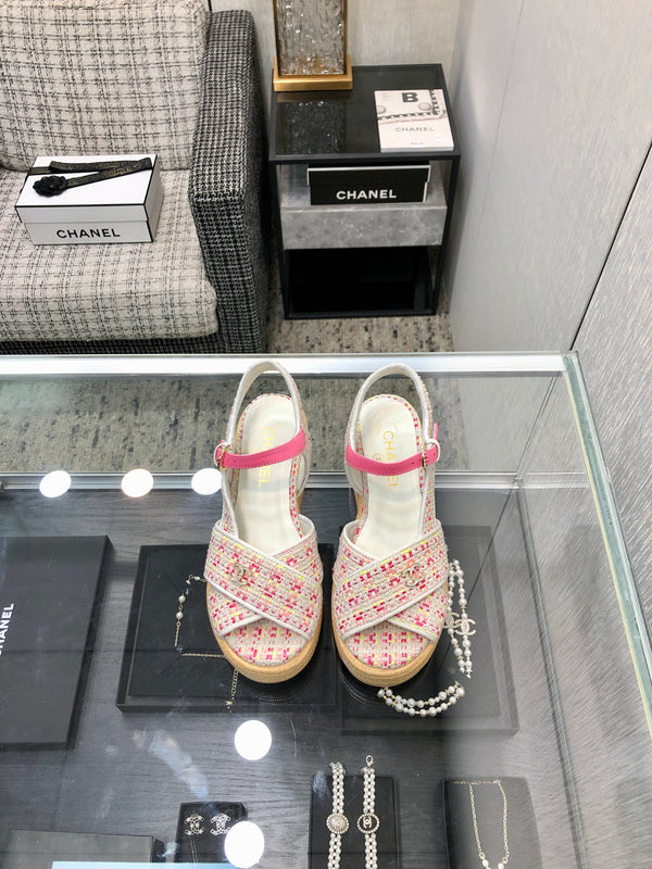 PEEP-TOE THICK SOLE SANDALS IN WHITE MIX BRIGHT PINK WOVEN FABRIC