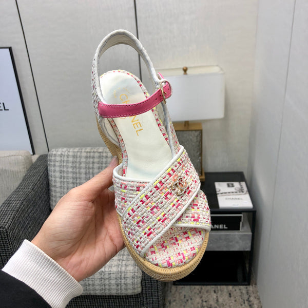 PEEP-TOE THICK SOLE SANDALS IN WHITE MIX BRIGHT PINK WOVEN FABRIC