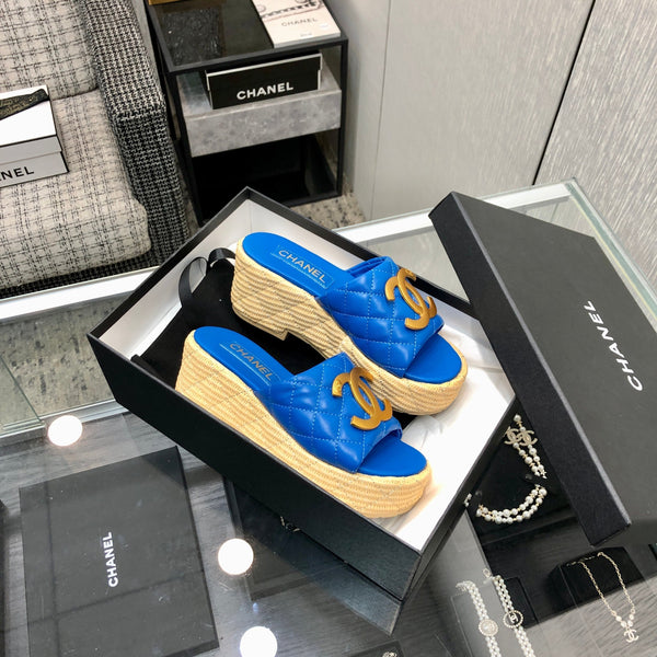 THICK SOLE WEDGE SLIPPERS IN COBALT BLUE LAMBSKIN AND BEIGE RUBBER