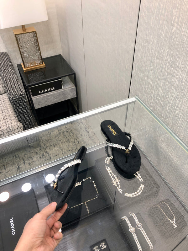 THONG SLIDE IN BLACK SUEDE WITH WHITE CRYSTALS