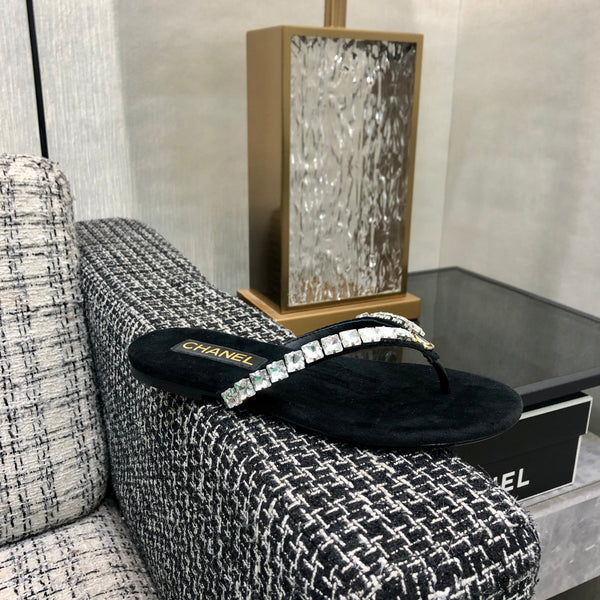 THONG SLIDE IN BLACK SUEDE WITH WHITE CRYSTALS