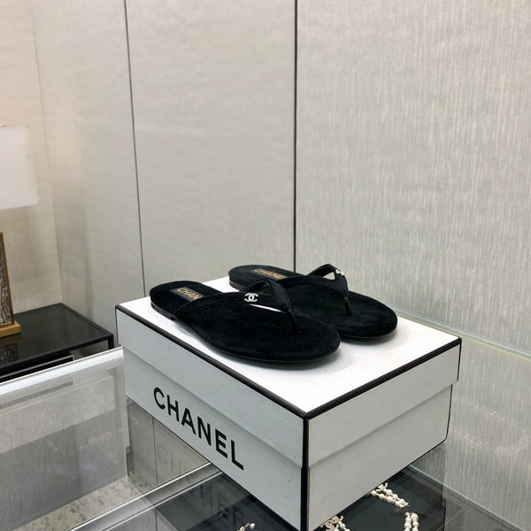 THONG SLIDE IN BLACK SUEDE