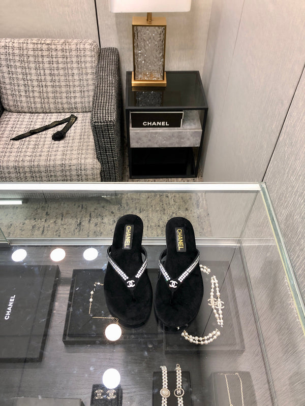 THONG SLIDE IN BLACK SUEDE WITH WHITE RHINSTONES