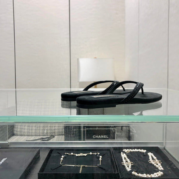 THONG SLIDE IN BLACK SUEDE WITH CRYSTALS