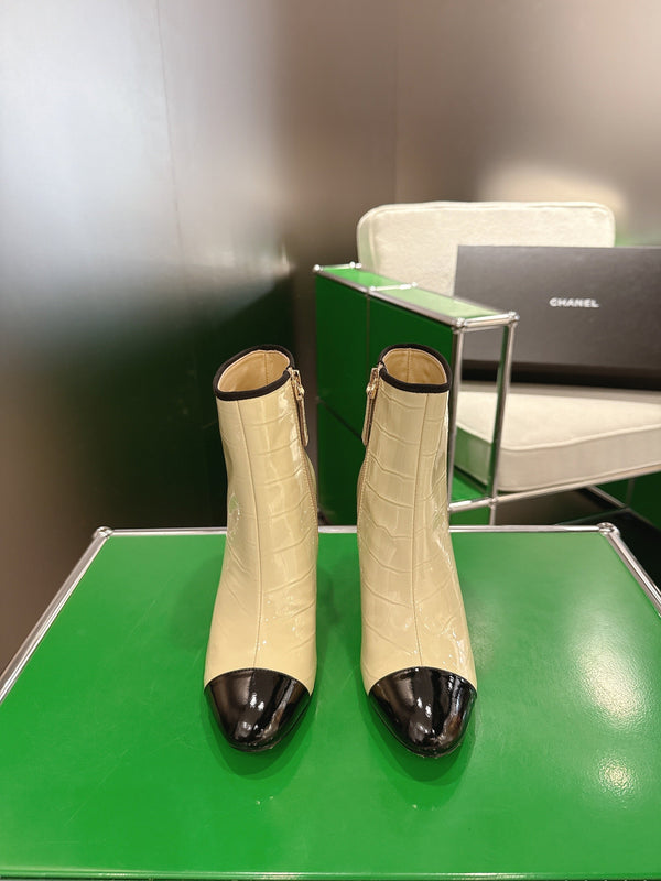 Chanel 2025𝐒𝐒 High Heeled Ankle Boots Light Beige & Black Glossy Leather 507545