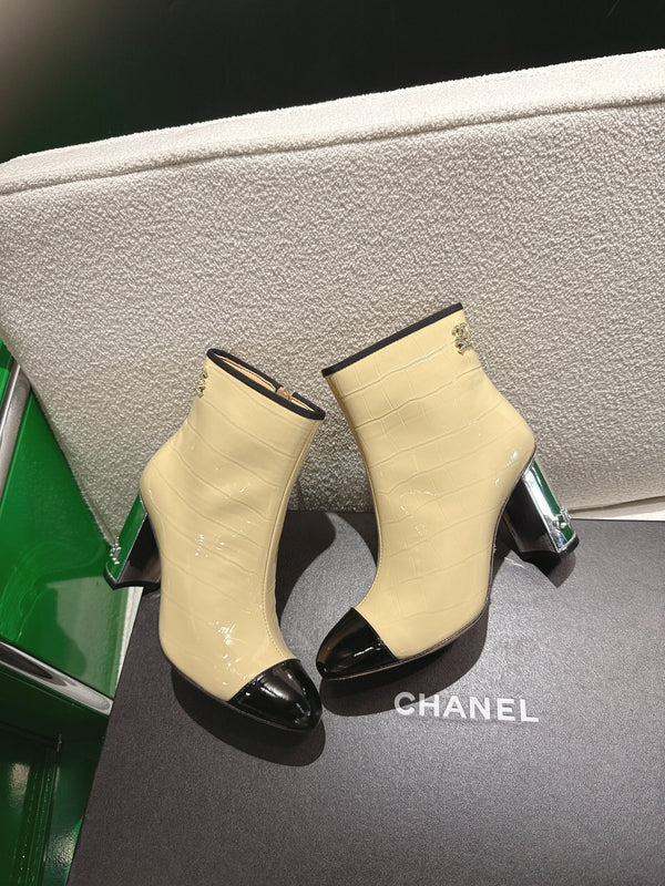 Chanel 2025𝐒𝐒 High Heeled Ankle Boots Light Beige & Black Glossy Leather 507545