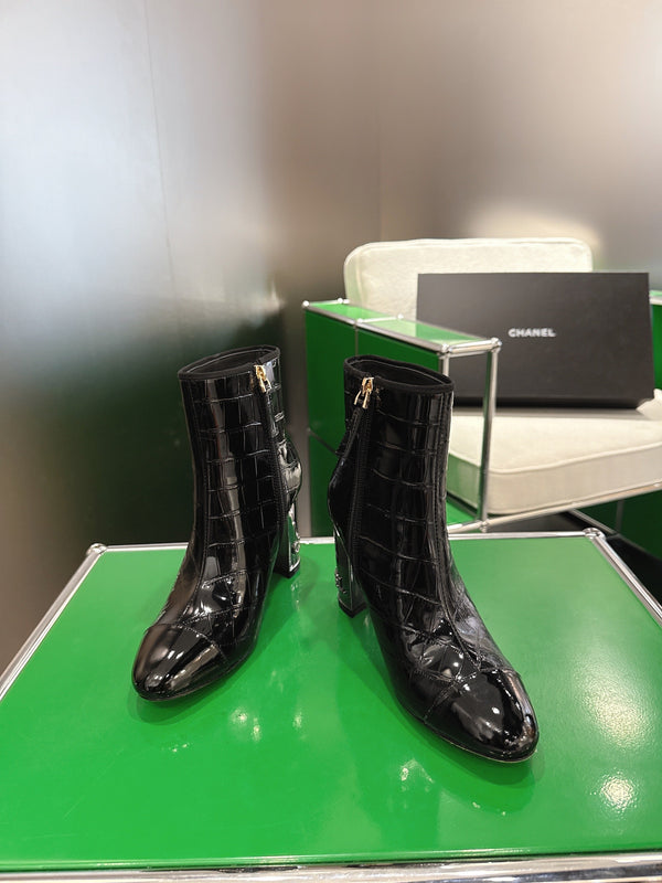 Chanel 2025𝐒𝐒 High Heeled Ankle Boots Black Glossy Leather 507547