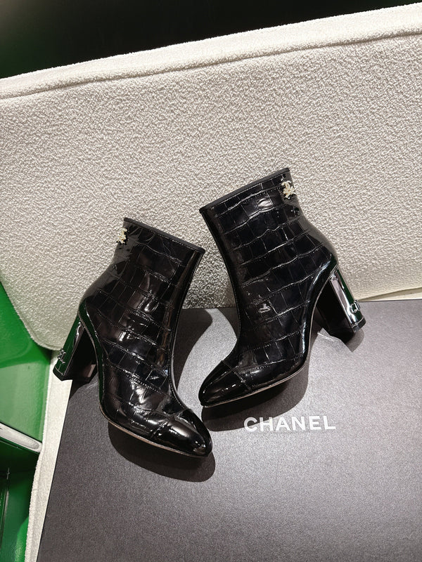 Chanel 2025𝐒𝐒 High Heeled Ankle Boots Black Glossy Leather 507547