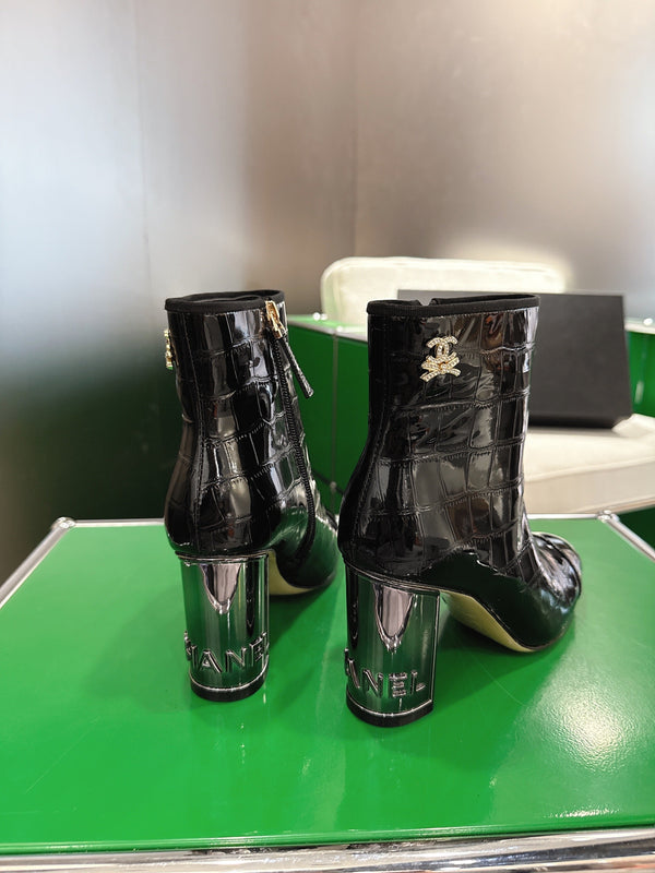 Chanel 2025𝐒𝐒 High Heeled Ankle Boots Black Glossy Leather 507547