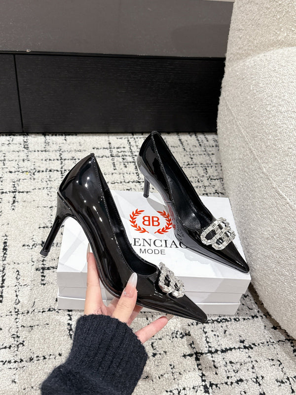 POINTED HIGH PUMPS IN BLACK PATENT CALFSKIN WITH CRYSTAL BUCKLE