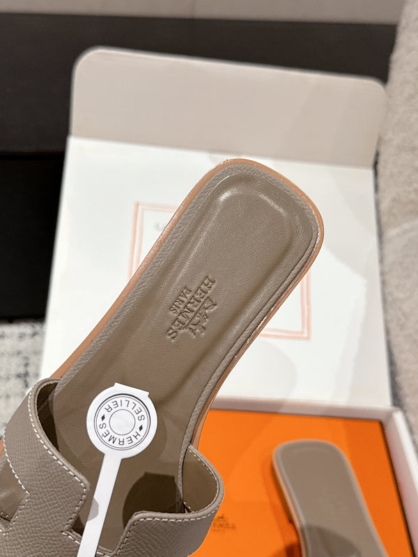 HM 25 Oran Sandal Etoupe Epsom Calfskin