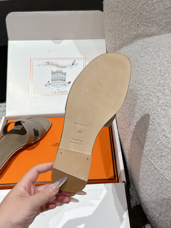 HM 25 Oran Sandal Etoupe Epsom Calfskin