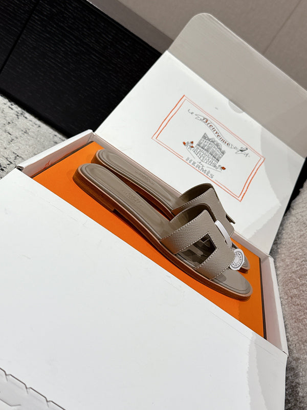 HM 25 Oran Sandal Etoupe Epsom Calfskin