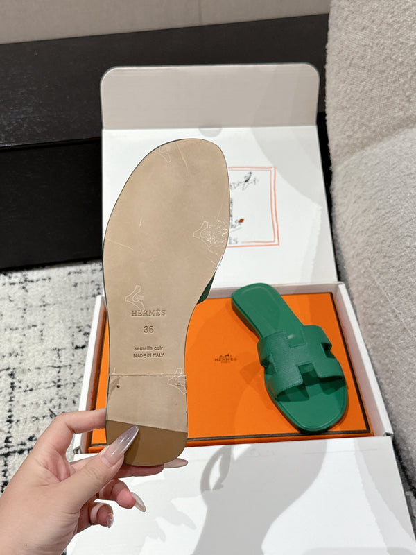 HM 25 Oran Sandal Dark Green Epsom