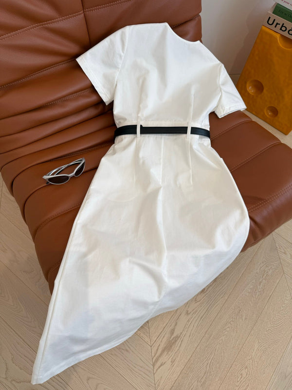 Abito in denim Celine 25 con cintura con fibbia argentata in cotone bianco