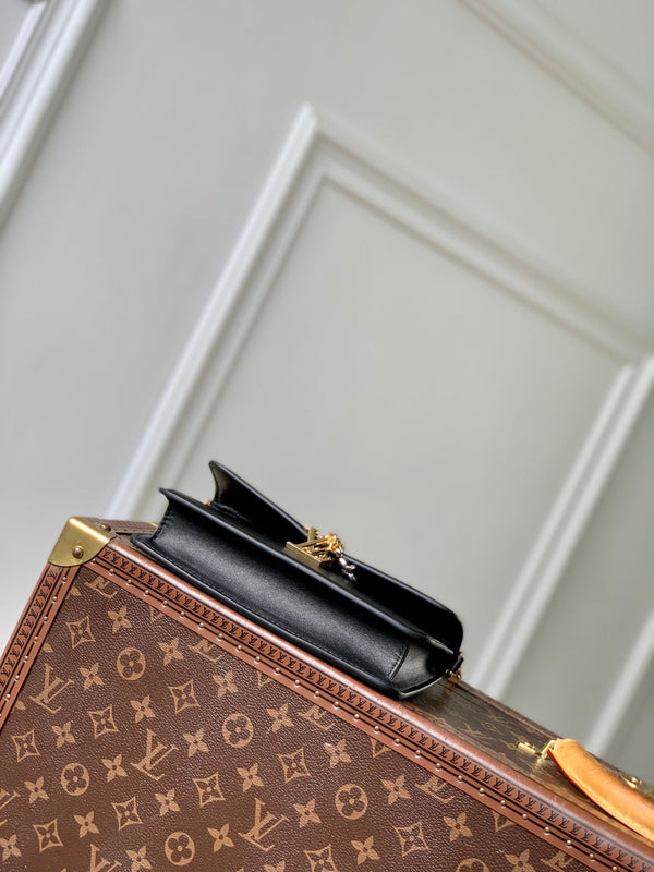 Wallet On Chain LV Bloom 20cm Black Calfskin 250365
