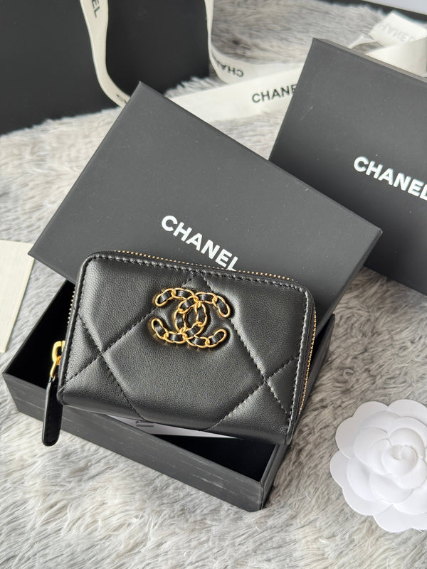 CC 19 Quilted Zipper Coin Purse Black Gold-Tone Sheepskin 242800