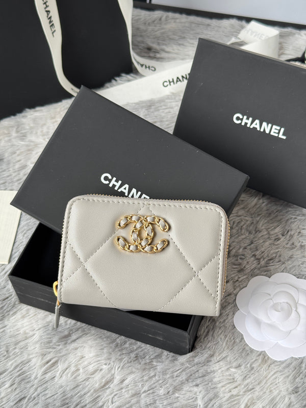 CC 19 Quilted Zipper Coin Purse Gray Gold-Tone Sheepskin 242802