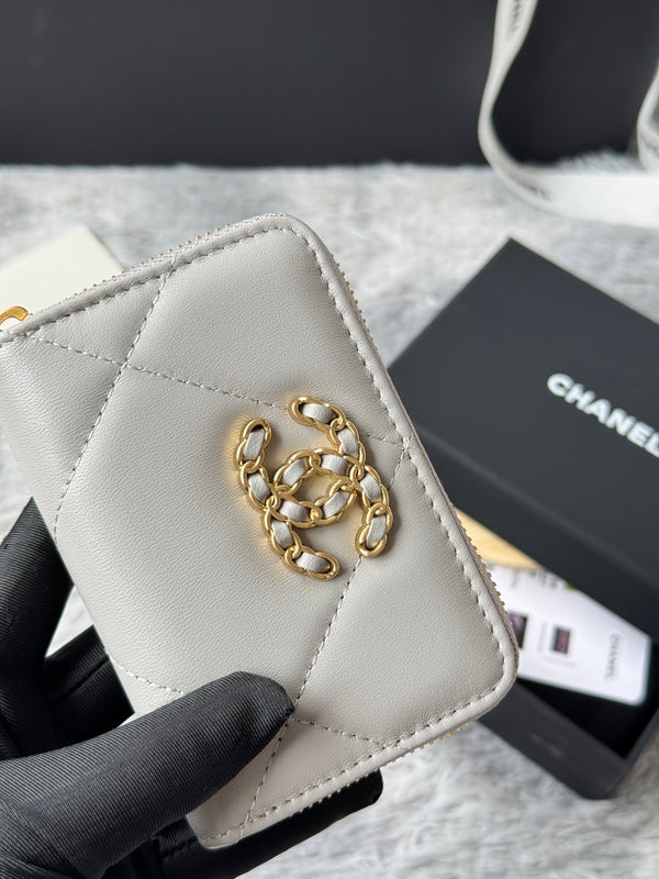 CC 19 Quilted Zipper Coin Purse Gray Gold-Tone Sheepskin 242802