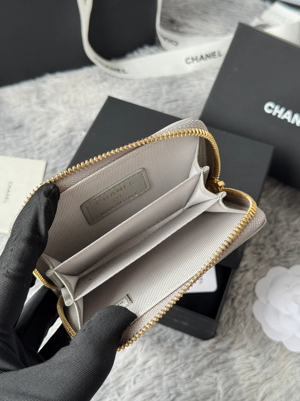 CC 19 Quilted Zipper Coin Purse Gray Gold-Tone Sheepskin 242802