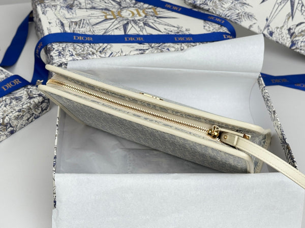 CD 30 Montaigne Dea Pouch 26cm White Blue Jacquard 258615