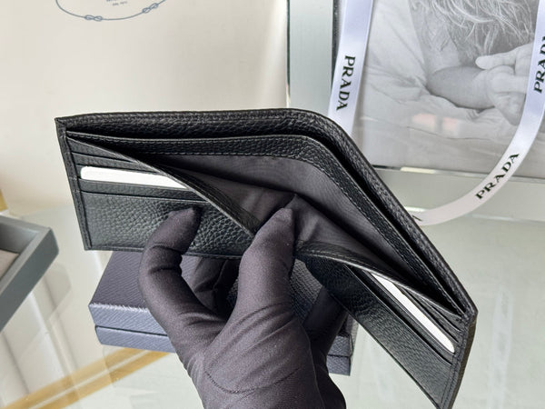 Pra 2M0513 Metal Triangle Logo Wallet 11cm Black lychee-grained cowhide