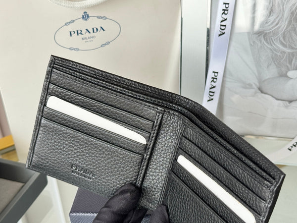 Pra 2M0513 Metal Triangle Logo Wallet 11cm Black lychee-grained cowhide