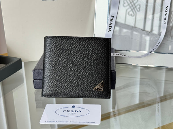 Pra 2M0513 Metal Triangle Logo Wallet 11cm Black lychee-grained cowhide