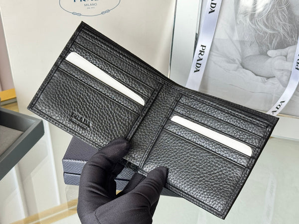 Pra 2M0513 Metal Triangle Logo Wallet 11cm Black lychee-grained cowhide