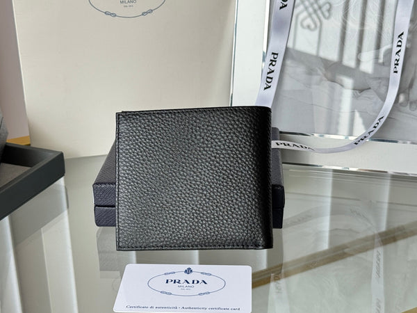 Pra 2M0513 Metal Triangle Logo Wallet 11cm Black lychee-grained cowhide