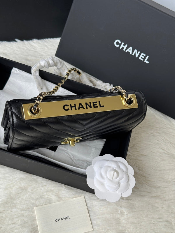 CC 2025 Woc 19cm Bag Black Gold Lambskin 299732