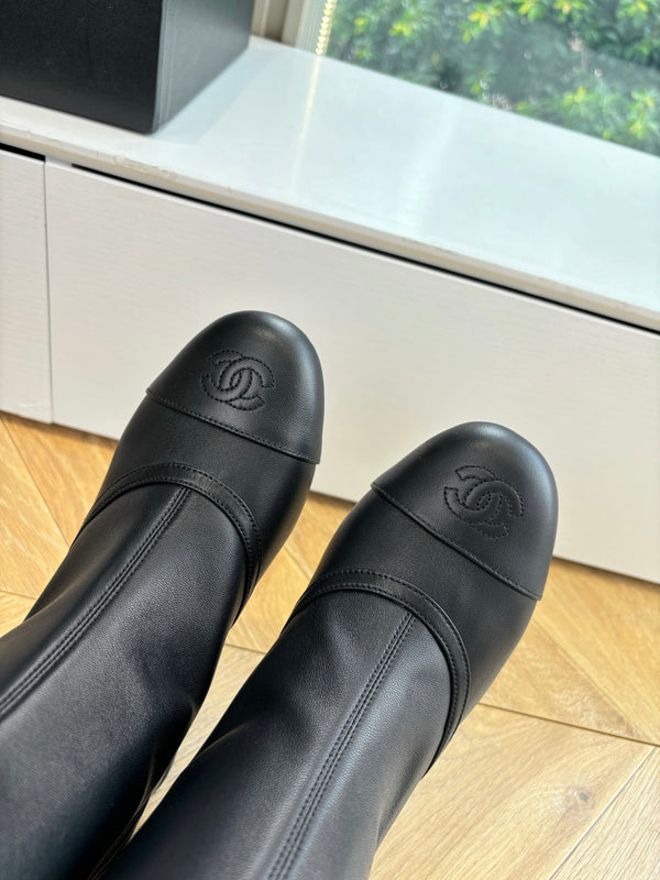 CC 25 Short Boot Black Calfskin Black Bow 430319