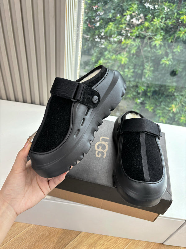 UGG PeakMod Mule Black Suede 525928