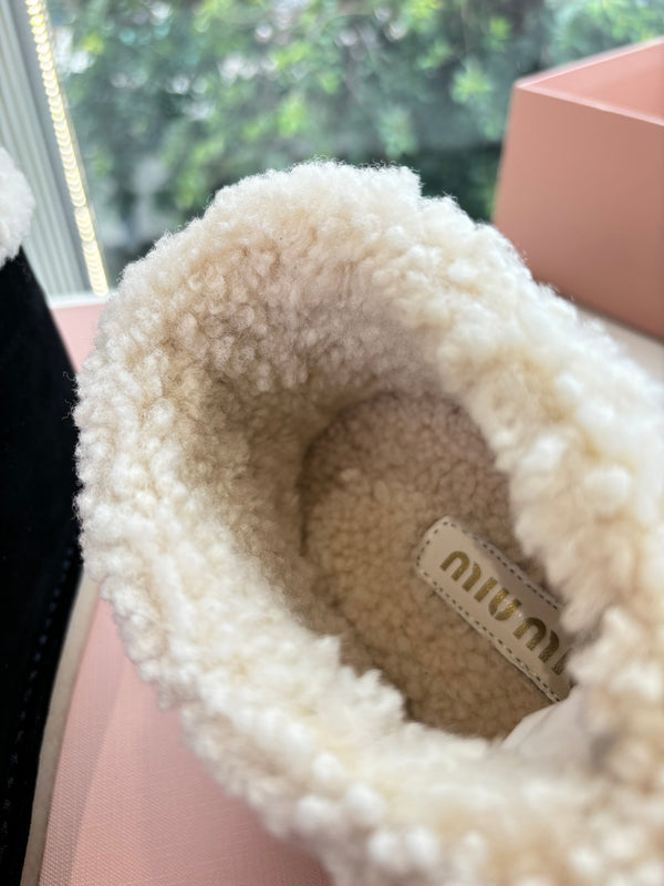 Miu FW25 Snow Boots Black White Wool Suede 506651