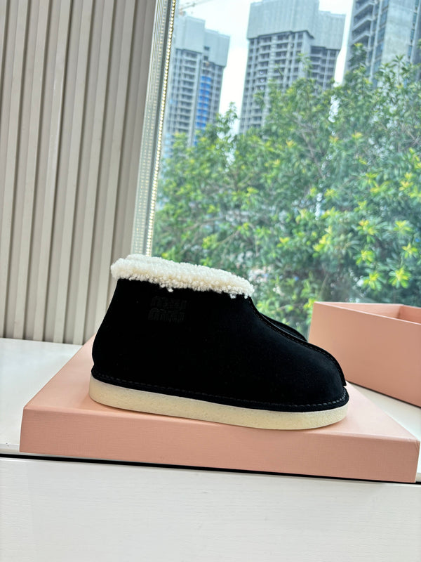 Miu FW25 Snow Boots Black White Wool Suede 506651