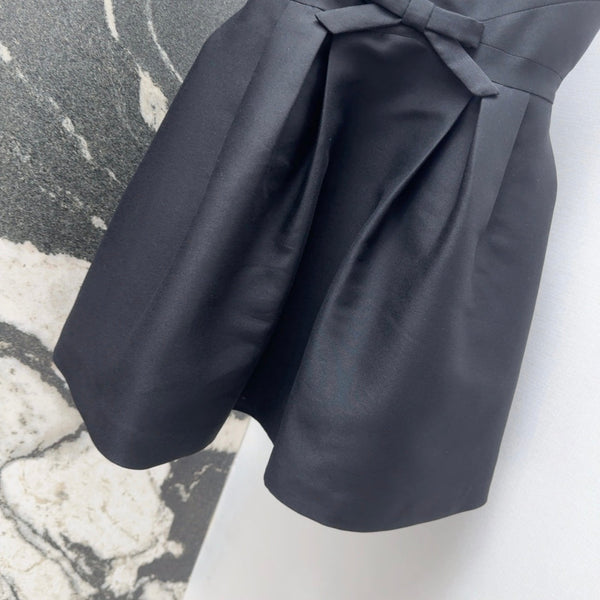 CD 25 Mini abito senza maniche con fiocco in raso nero