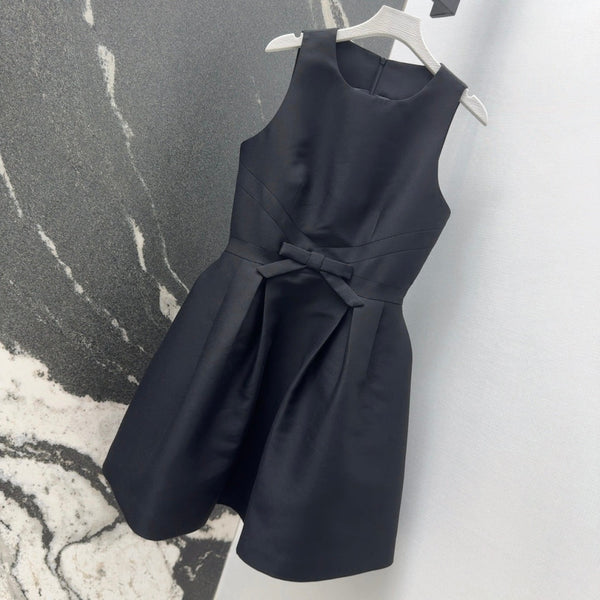 CD 25 Mini abito senza maniche con fiocco in raso nero