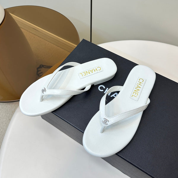 CC 25 Thong Sandal White Diamond Logo