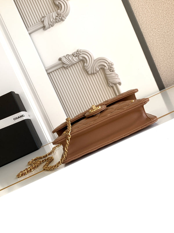 Borsa con manico CC 19 cm Doppia C Pelle di agnello color cammello Hardware dorato