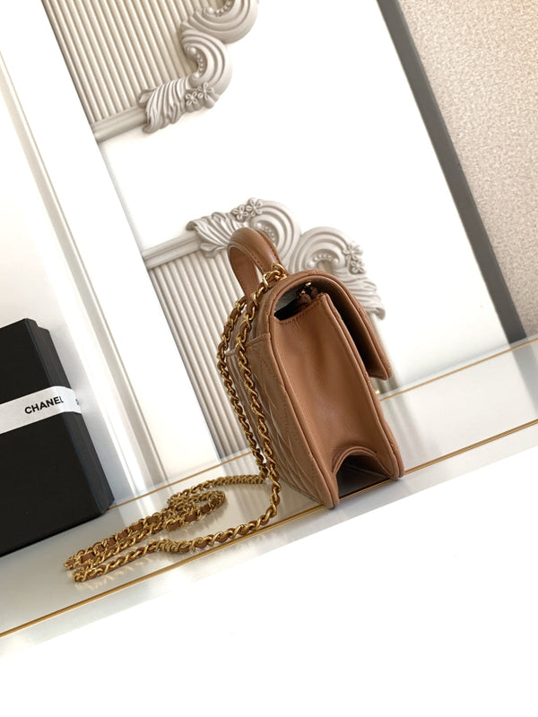 Borsa con manico CC 19 cm Doppia C Pelle di agnello color cammello Hardware dorato