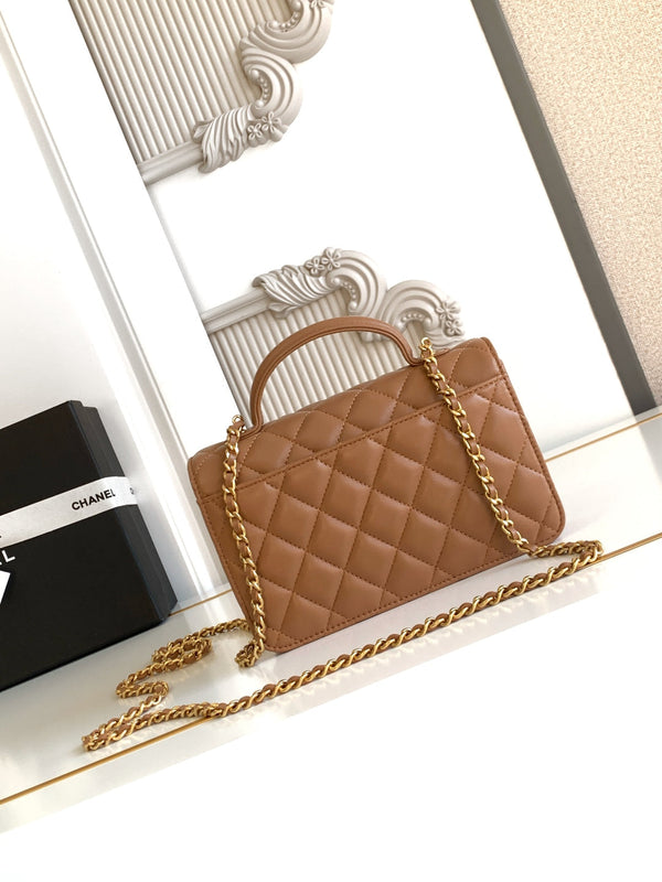 Borsa con manico CC 19 cm Doppia C Pelle di agnello color cammello Hardware dorato