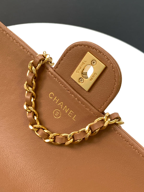 Borsa con manico CC 19 cm Doppia C Pelle di agnello color cammello Hardware dorato