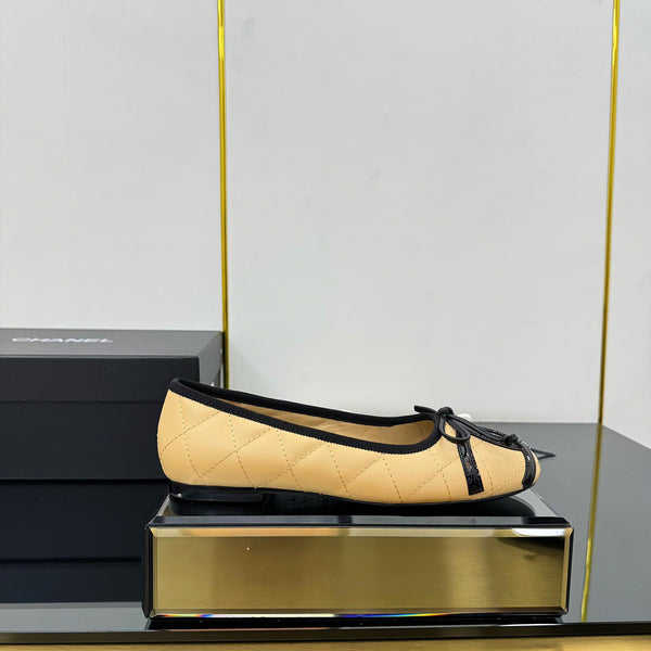 CC 25 Cambon Ballet Flat Beige Black Quilted Calfskin