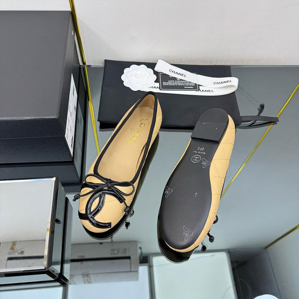 CC Loafers Beige Sheepskin Mix Bow 297796